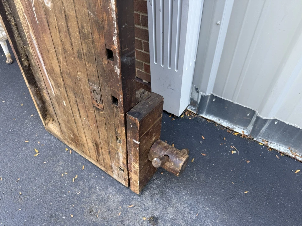 Antique carpenters Workbench W/ Vice. Repurpose Restore No Legs - Image 4 of 4