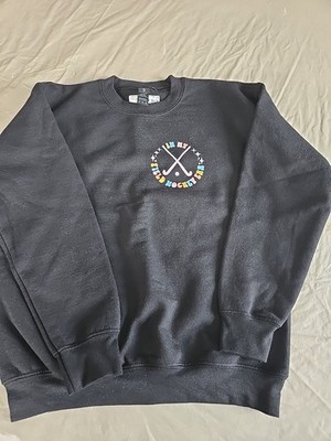 GIRLS YOUTH MEDIUM IN MY FIELD HOCKEY ERA BLACK SWEATHSHIRT. NEW.