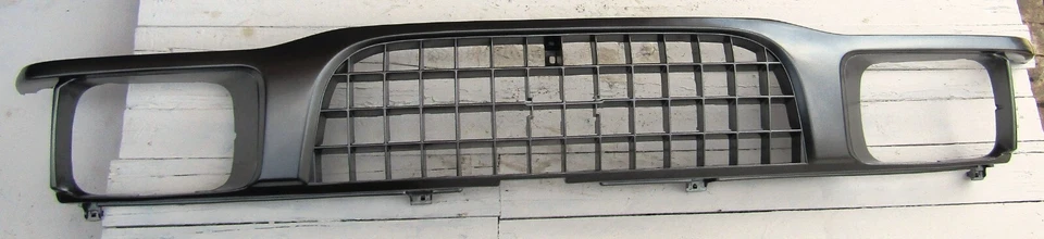 ISUZU OPEL CAMPO TFS MODELO 1993 96 PARRILLA DELANTERA MÁSCARA IMPRIMADA NUEVO RECAMBIO Foto 2 de 4