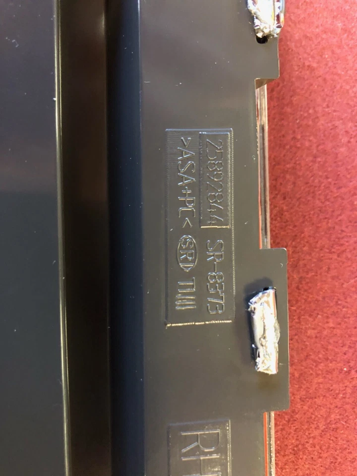 Cadillac STS-V 2008 2009 OEM FACTORY RH CHROME MESH VENT 25892844 Foto 2 de 3