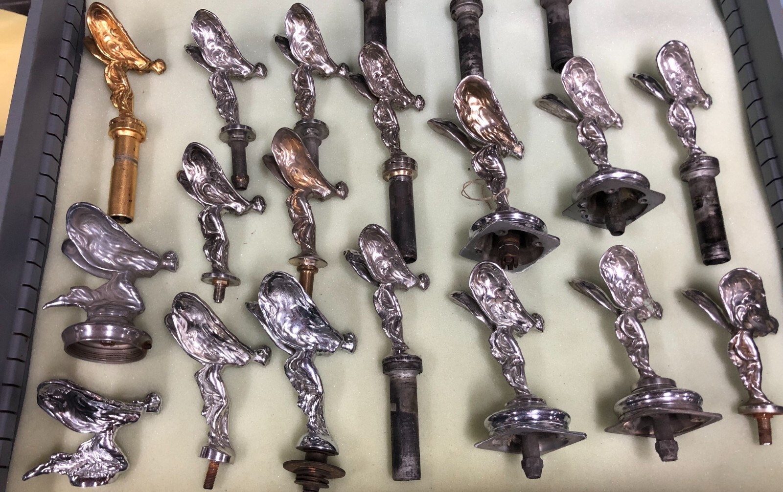 ROLLS ROYCE CLOUD BENTLEY TREAD PLATE. WORLDS LARGEST USED CLOUD PARTS INVENTORY