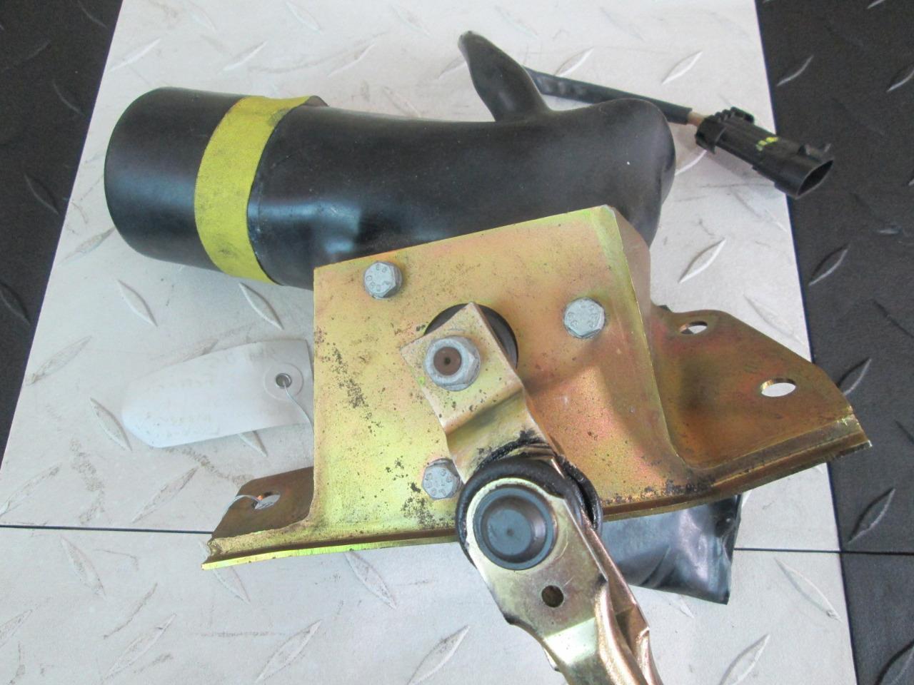 2002 Ferrari 360 Spider Windshield Wiper Motor & Linkage Assembly P/N 65409100
