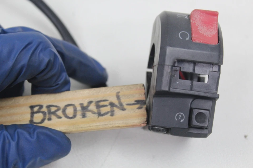 Interruptor de control de arranque derecho Ducati Hypermotard 1100S 1100 OEM 65010071 Foto 2 de 4