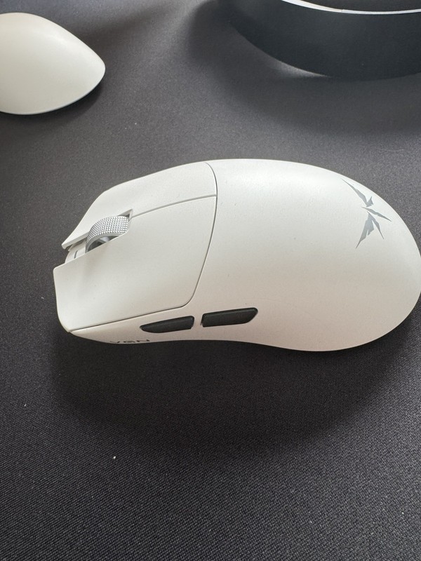 VGN F2 Ultra+ Lightweight Wireless Gaming Mouse White