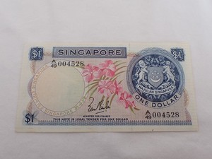1980s Singapore One Dollar Banknote Crisp MZ-23