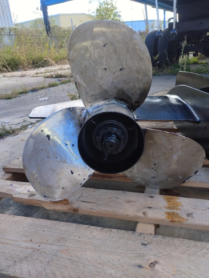 MerCruiser Bravo 2 Outdrive Relación 2.20 FUNCIONA BIEN BUEN ESTADO Foto 2 de 3