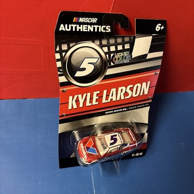 2025 NASCAR AUTHENTICS WAVE 3 1/64 #5 KYLE LARSON VALVOLINE LIQUID