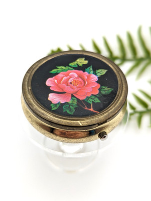 Pillendose DAXON Schatulle Rosenmotiv Hong Kong Druckknopf Vintage