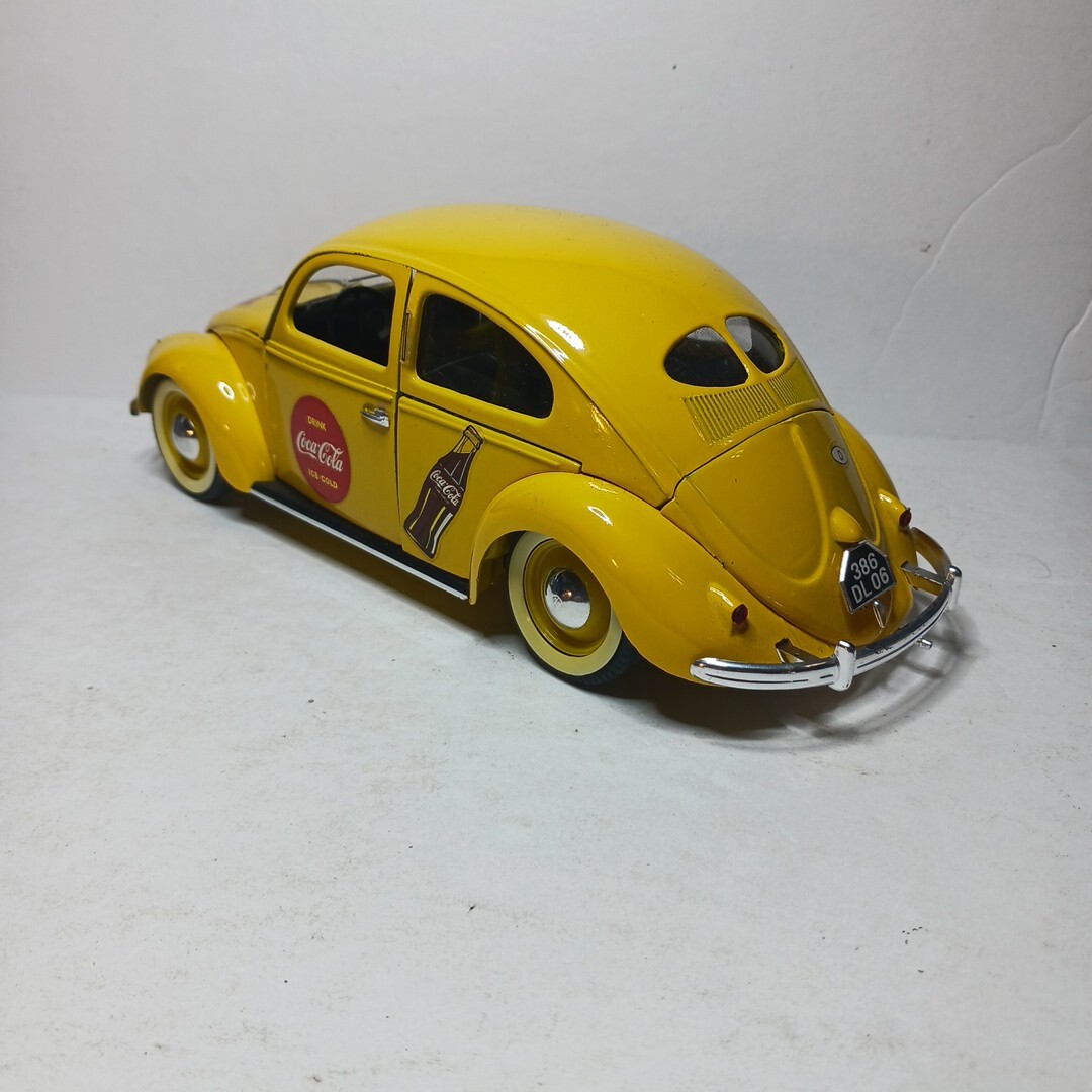 Coca-Cola Volkswagon Beetle Solido 1:17 Diecast 2 Doors Open