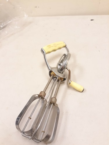Vintage Hand Mixer Egg Beater with Crank, Stainless Steel USA Farmhouse - Picture 3 of 8