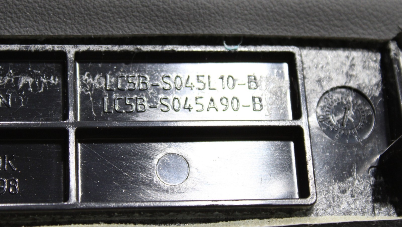 LINCOLN AVIATOR REAR 2ND ROW CONSOLE BEZEL TRIM COVER PANEL OEM 2020