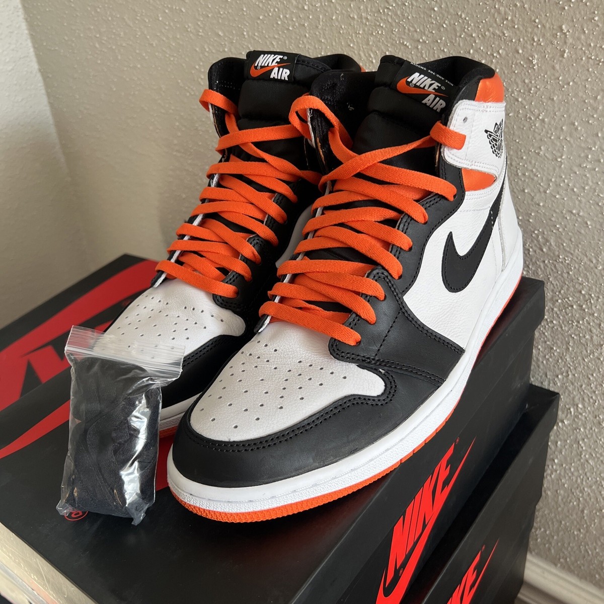 jordan 1 electro orange snkrs