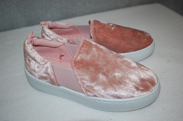 light pink tennis shoes womens