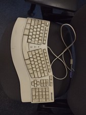 Microsoft Natural Ergonomic White PS2 Wired Keyboard 39252 Tested Working Mostly