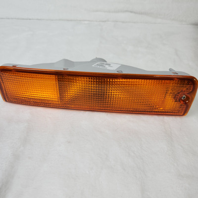 NI2521117V PASSENGER SIDE FRONT PARKING/SIGNAL LIGHT ASSEMBLY RIGHTSIDE OPEN BOX