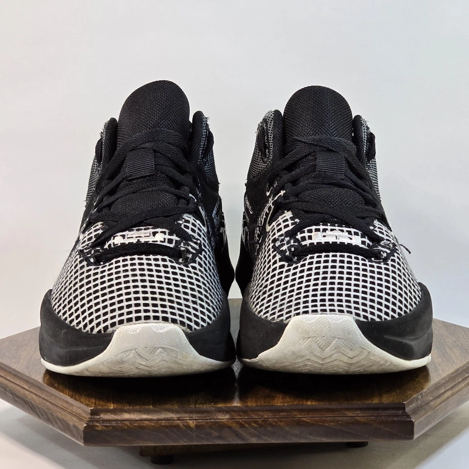 Nike LeBron Witness Shoes Mens Size 6 Black White Basketball Low Top Court Gym - Image 2 of 4