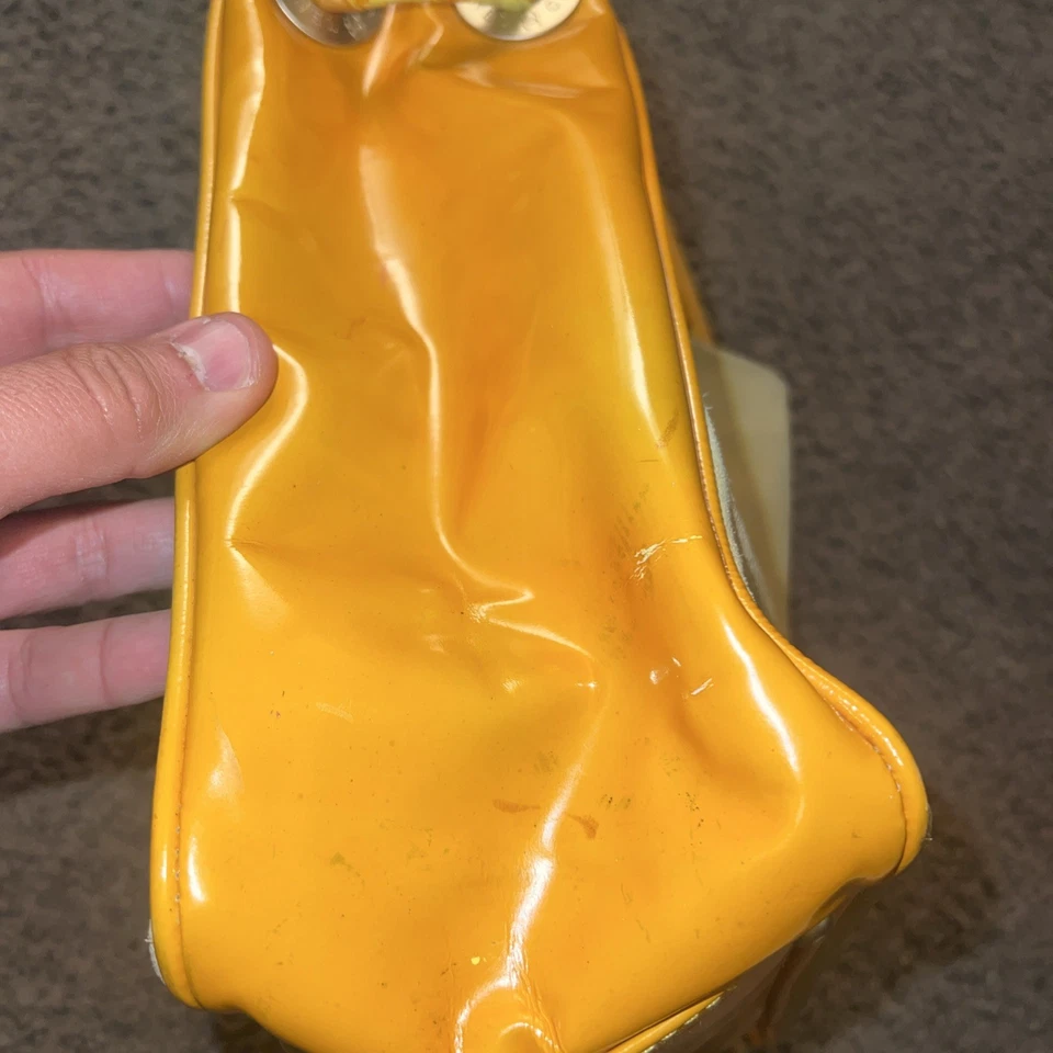 Bolso de Mano CHANEL Camelia Gamuza Amarillo CC De Colección Como En la Foto Foto 3 de 4