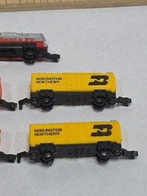 Micro Machines Galoob 1989 Santa Fe Train Diesel Locomotive Box Cars Burlington 