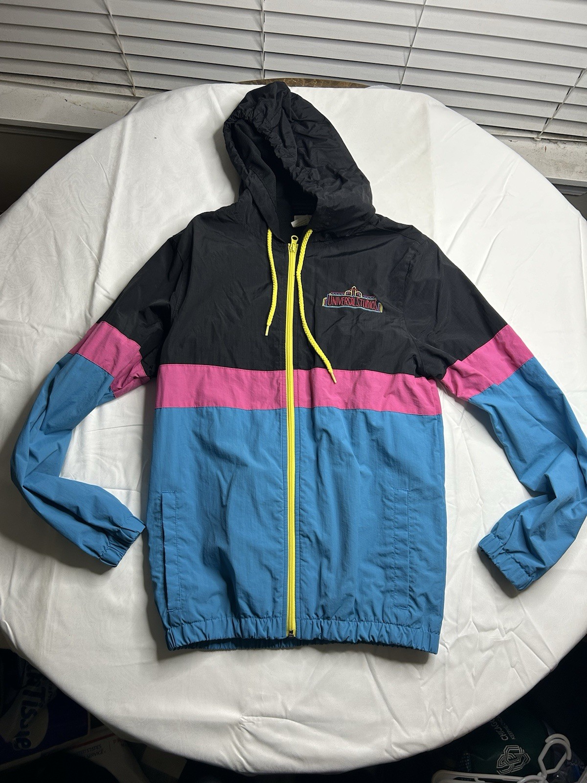 universal studios jacket size small - image 2