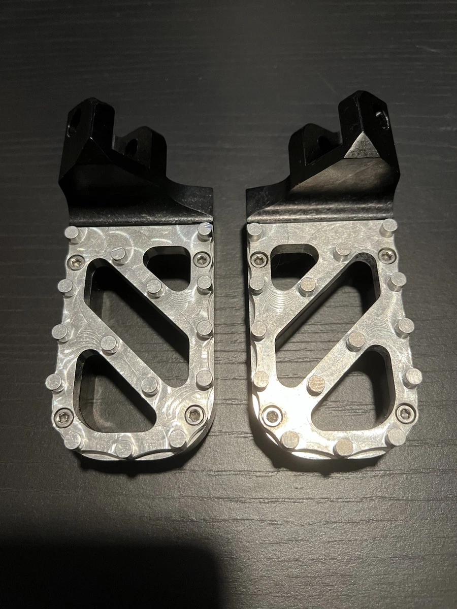 Pedane Compatibili Con Kawasaki KLR650 (2008-2024) - Alluminio Aerospaziale, Antiscivolo, Lavorate A CNC
