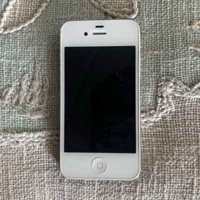Apple iPhone 4s White 16GB Model A1387 Bar Style Smartphone