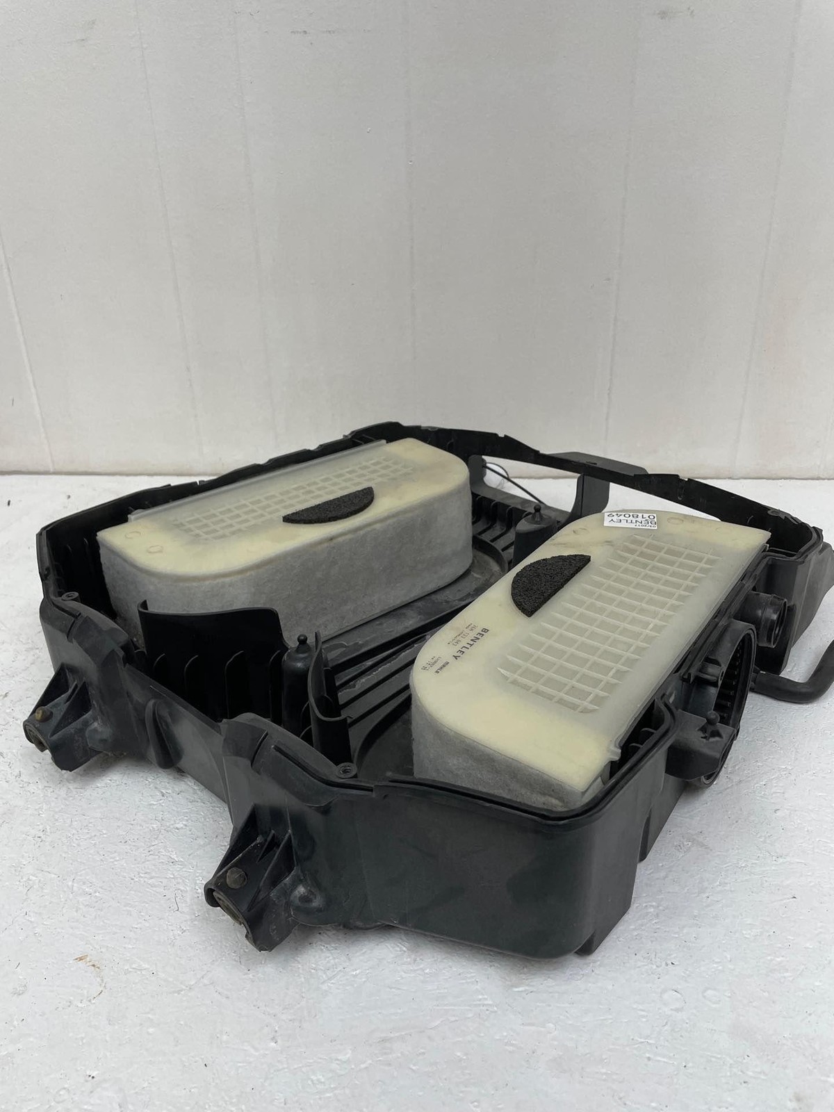 2016-2020 BENTLEY BENTAYGA AIR CLEANER INTAKE FILTER HOUSING ASSEMBLY BOX