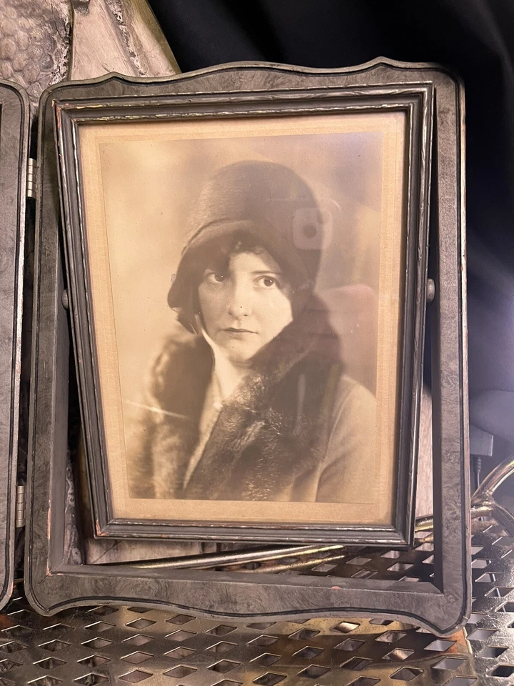 Antique 1920s W.M. Hengerer Co Double Photo Frame W Photos Of Flapper Era Lady - Image 3 of 4