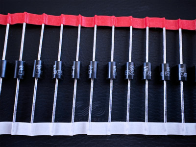 10Pcs 1.5KE62CA SSC Bidirectional TVS Diode 1500W 53V DO-201