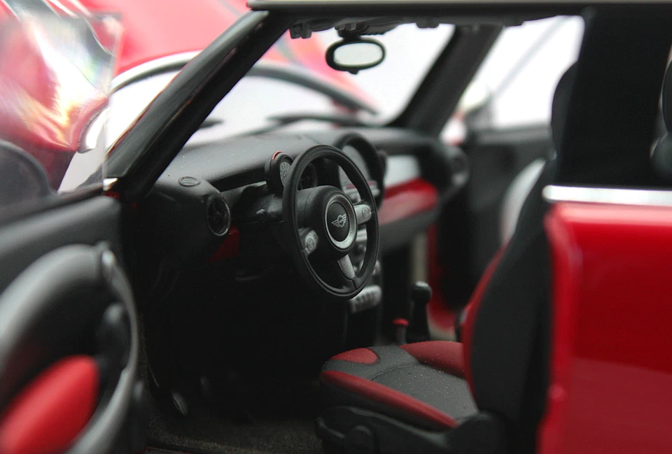 Autoart 1/18 Scale BMW Mini Cooper S red car model - Image 3 of 4