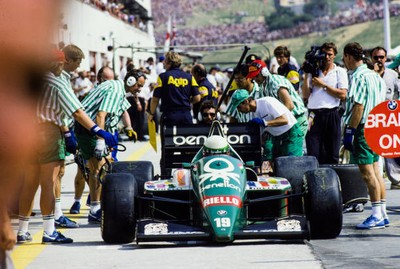 Teo Fabi Benetton B186 BMW is serviced by his mechanics Hungarian - Old Photo
