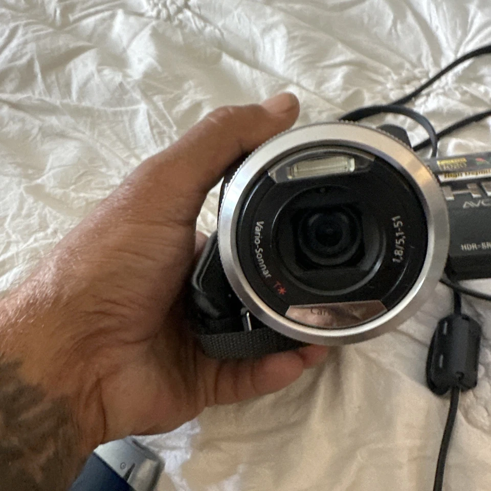 Sony HDR-SR1 AVCHD HD 1080i Handycam Camcorder 30GB HDD Tested Mint Look - Image 4 of 4