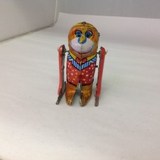 WIND UP MONKEY TOY VINTAGE NO KEY.   567