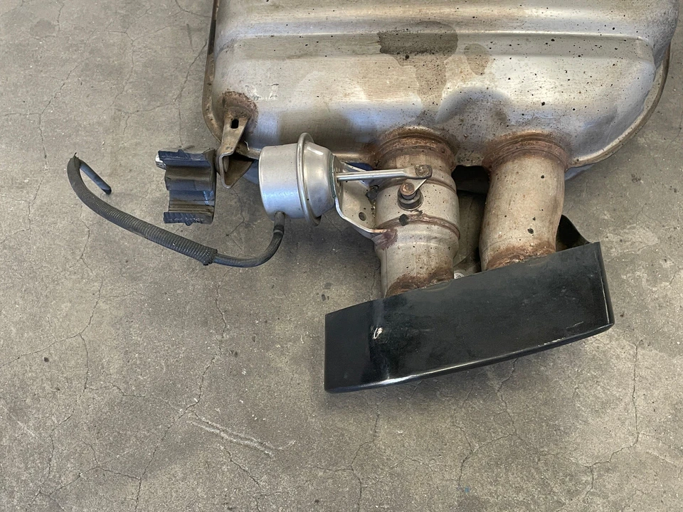 Tubo silenciador escape trasero derecho BMW 650i F06 13 14 15 16 4,4 L 1545 OEM Foto 2 de 4