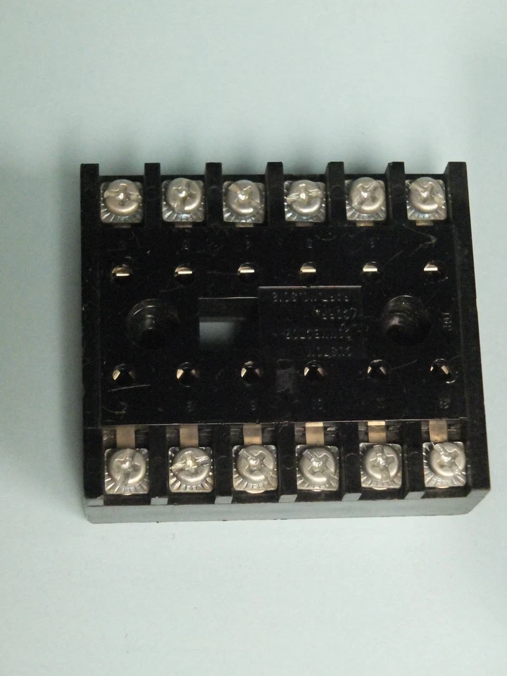 RED LION MODELO PRS1-1022 RELÉ INTERRUPTOR VELOCIDAD, 230 VOLTIOS, 12 PINES Foto 3 de 4