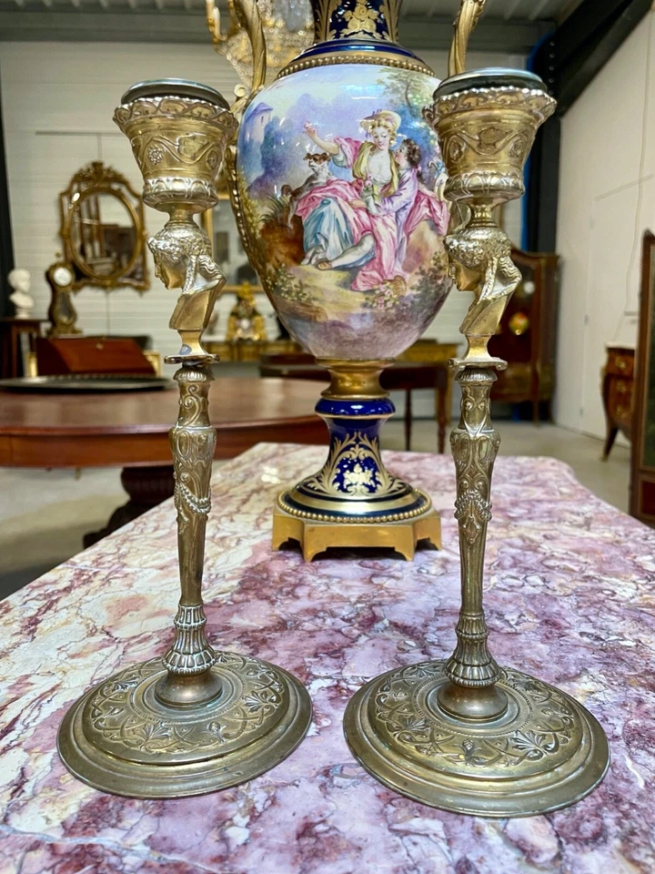 Ferdinand Barbedienne : paire de bougeoirs style Renaissance - Photo 2/4