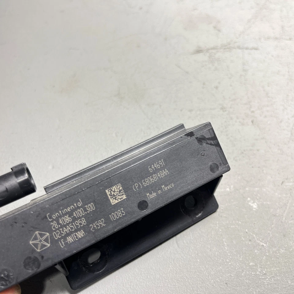 Módulo de antena pasiva de entrada sin llave Dodge Durango 2015-2025 OEM Foto 2 de 4