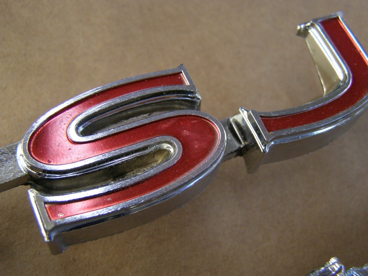 NOS OEM Pontiac 1969 1972 Grand Prix Model SJ Fender Emblems 1970