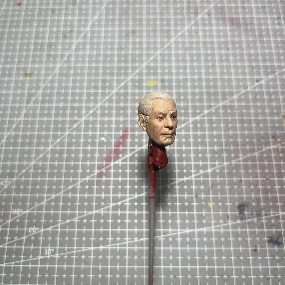 Figura de acción Mcfarlane tallada cabeza Michael Gough pintada 1/12 Foto 4 de 4