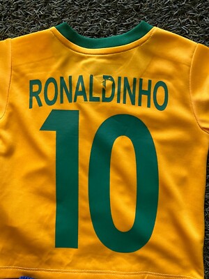 Nike Brasil Kids Set Home 14/15 Legend Ronaldinho #10 - Yellow