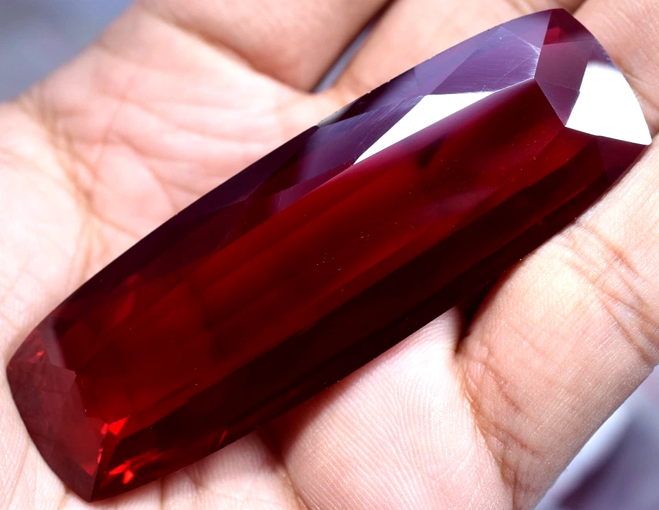Piedra preciosa suelta natural 220,85 quilates rubí rojo sangre Mozambique certificado GGL Foto 2 de 4