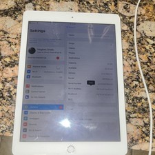 Apple iPad 32GB Wi Fi 9.7in Gray iOS Tablet MP2G2LL/A, Apple iPad Series