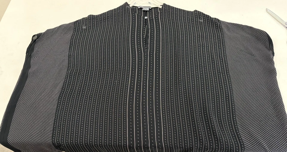 Poncho Vince Feminino Tamanho Pequeno 100% Seda Oversized Boxy Manga Curta Blusa Transparente - Imagem 3 de 4