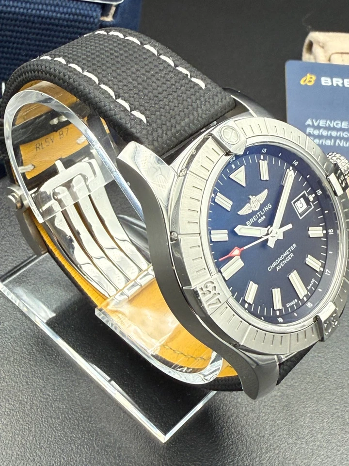 Caja y papeles Breitling Avenger automático 43 azul (A17318101C1X1) Foto 2 de 4