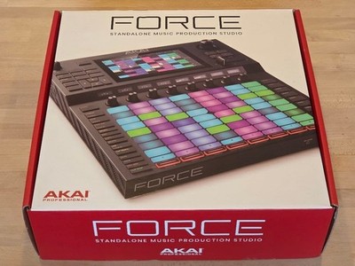 Akai Force Standalone Musikproduktion DJ Sampler Sequenzer mit Box