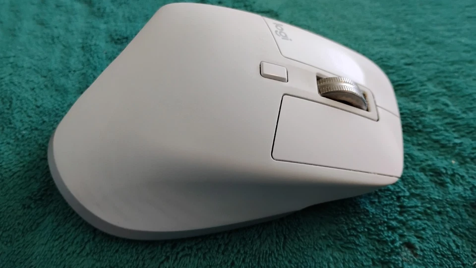 Logitech MX Master 3s (Pale Grey) In Great Condition! - Image 4 of 4