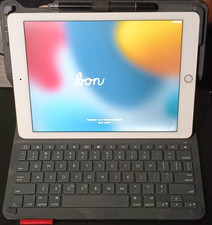 Apple iPad A1566 Gold 10.1" Wi-Fi  4G 64GB 4GB RAM Tablet with Keyboard