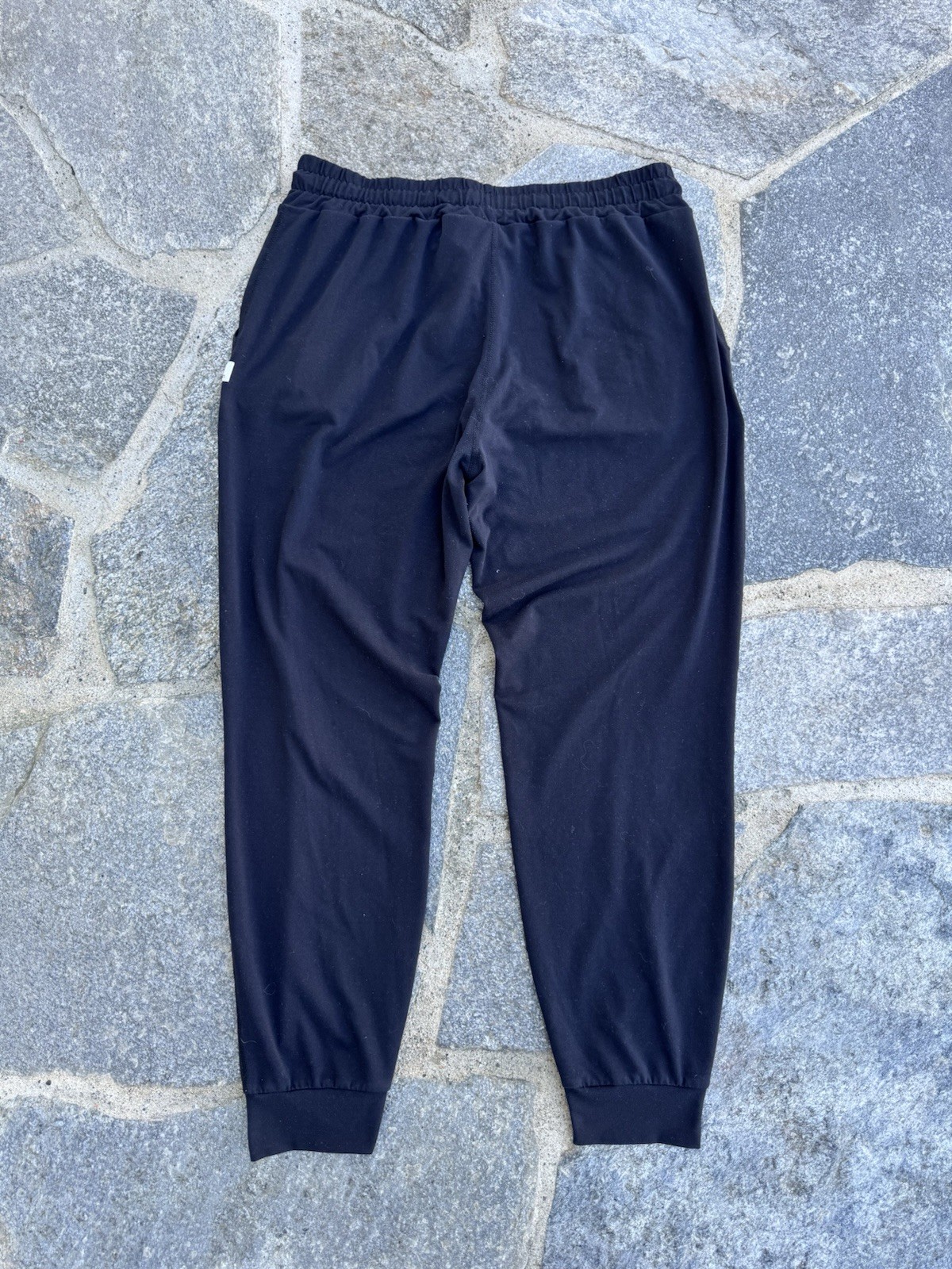 Vuori Black Drawstring Tie Performance Jogger Pan… - image 3