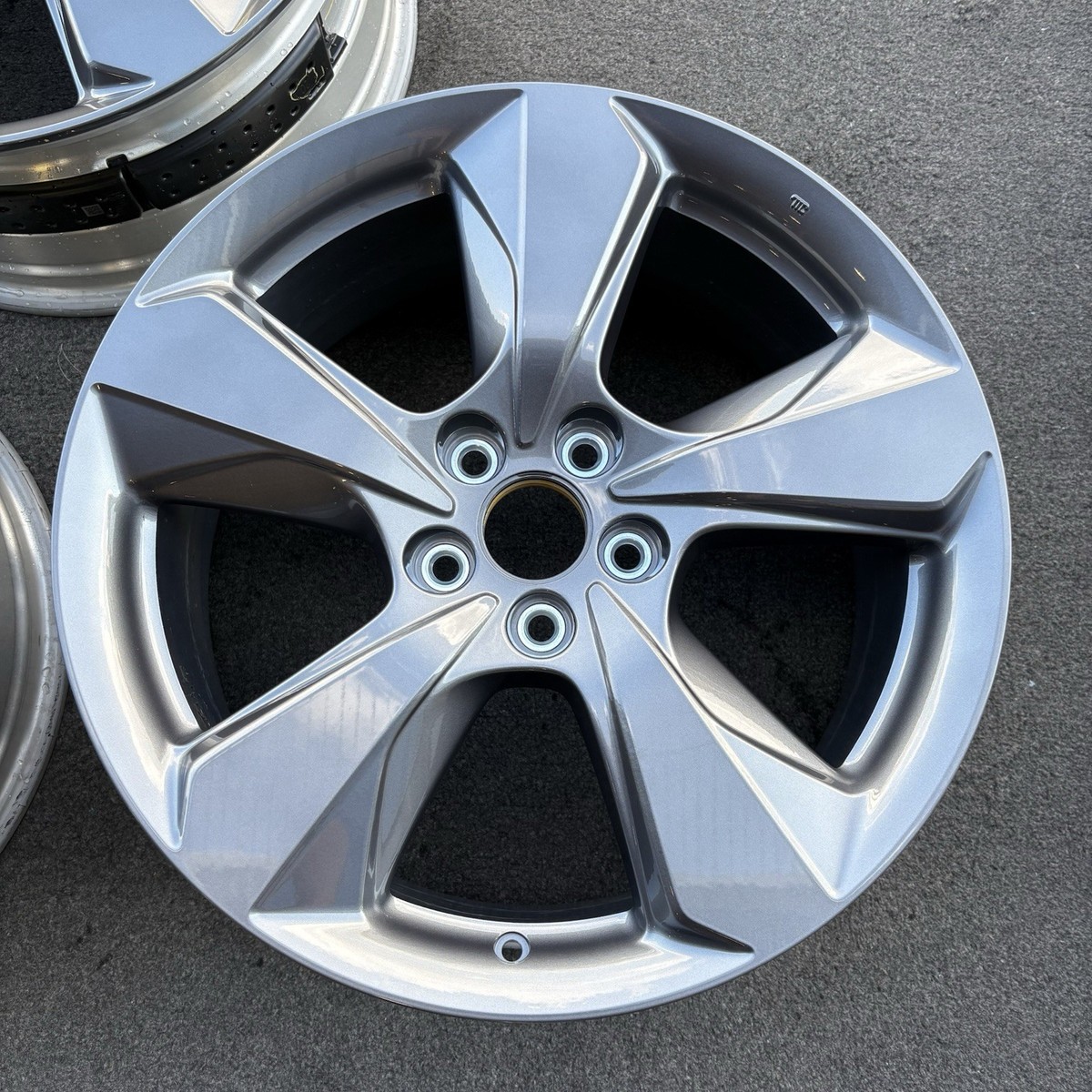 SINGLE 20 INCH WHEEL HONDA PASSPORT 2019-2021 GENUINE OEM GREY