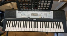 Yamaha YPT-200 61-Key Portable Electronic Keyboard with stand
