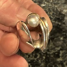 Designer Vintage Sterling Silver  14k Gold Modernist Ring with Pearl. Size 5.5